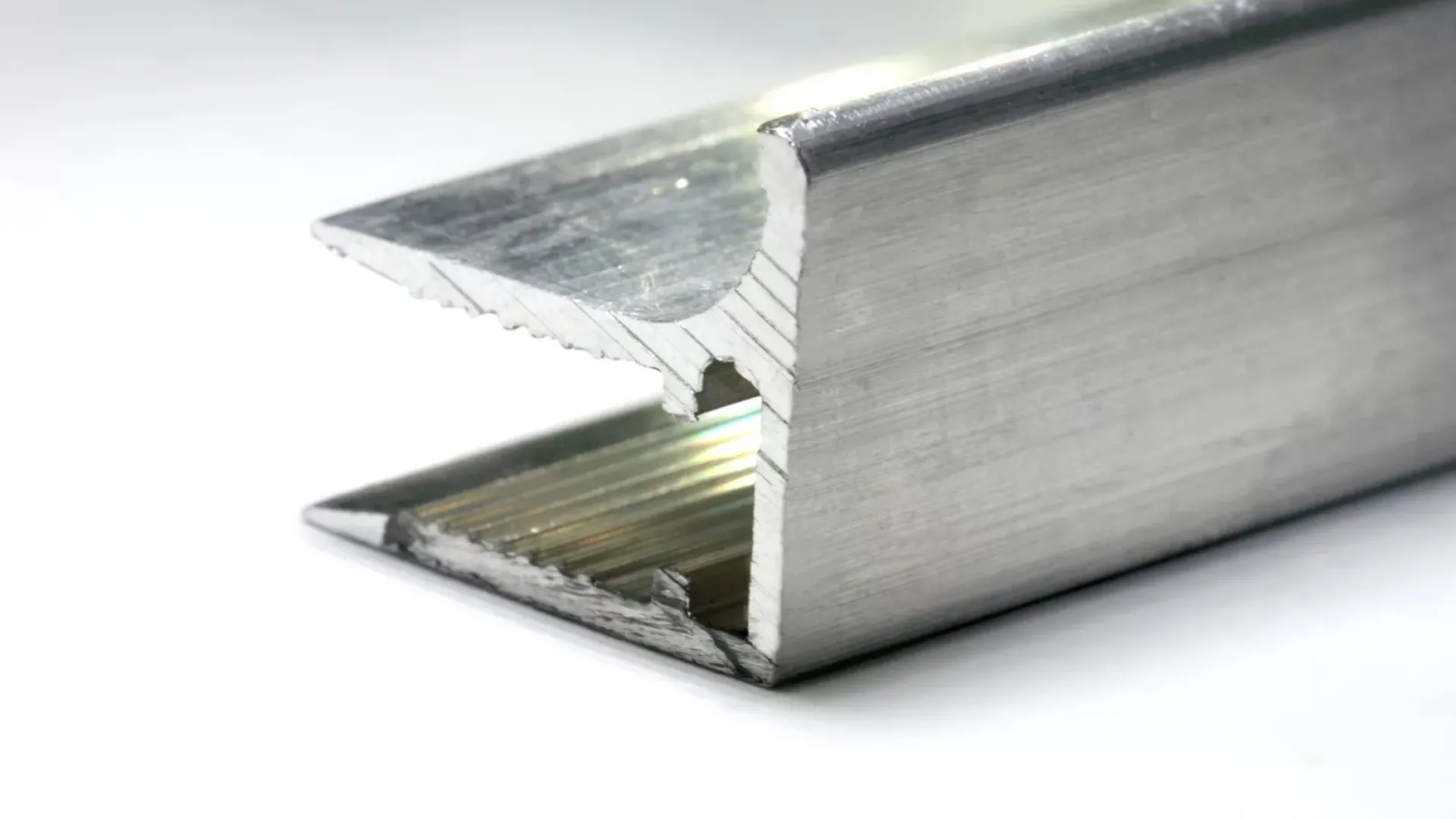 Алюминиевый профиль АМг6 стоечный